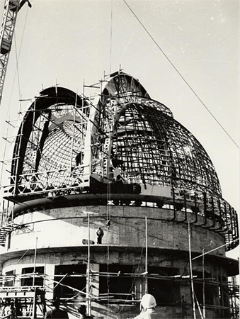 建設中の188cm反射望遠鏡ドーム