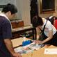 岡山天文博物館工作コーナーの分光器制作体験